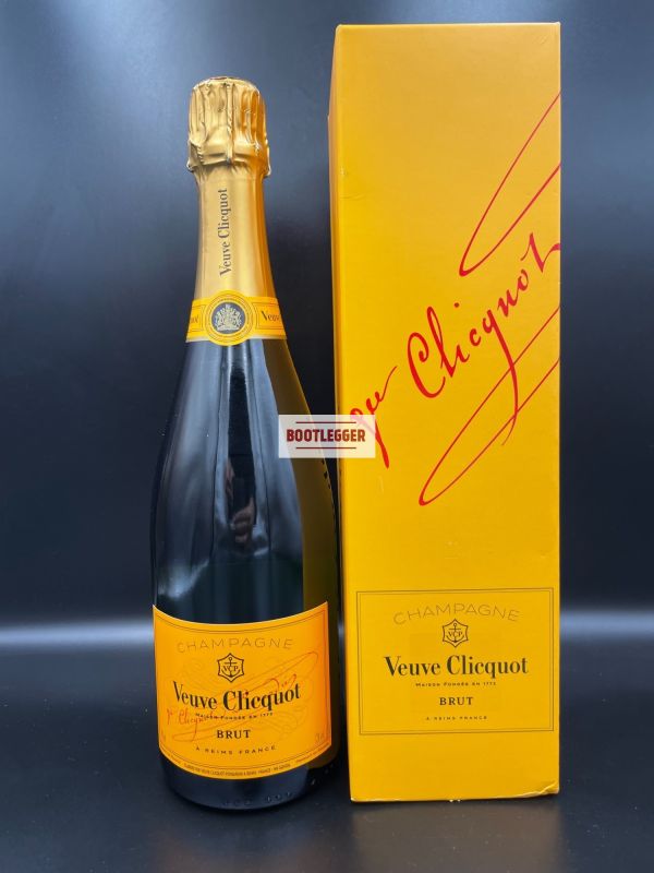 Veuve Clicquot Brut in box 0,75л